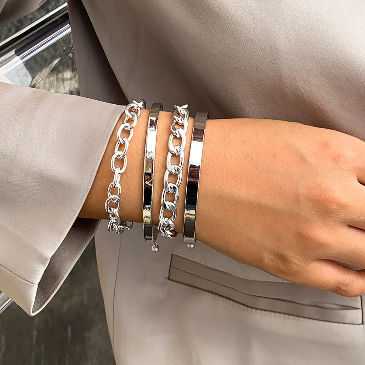 Simple And Smooth C-shaped Hollow Chain Bracelet Set - MANDOTOS