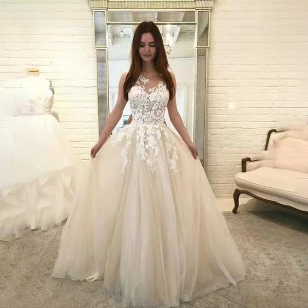 Sleeveless Floral Lace Wedding Dress - Romantic Bridal Gown with Flower Appliqués MANDOTOS