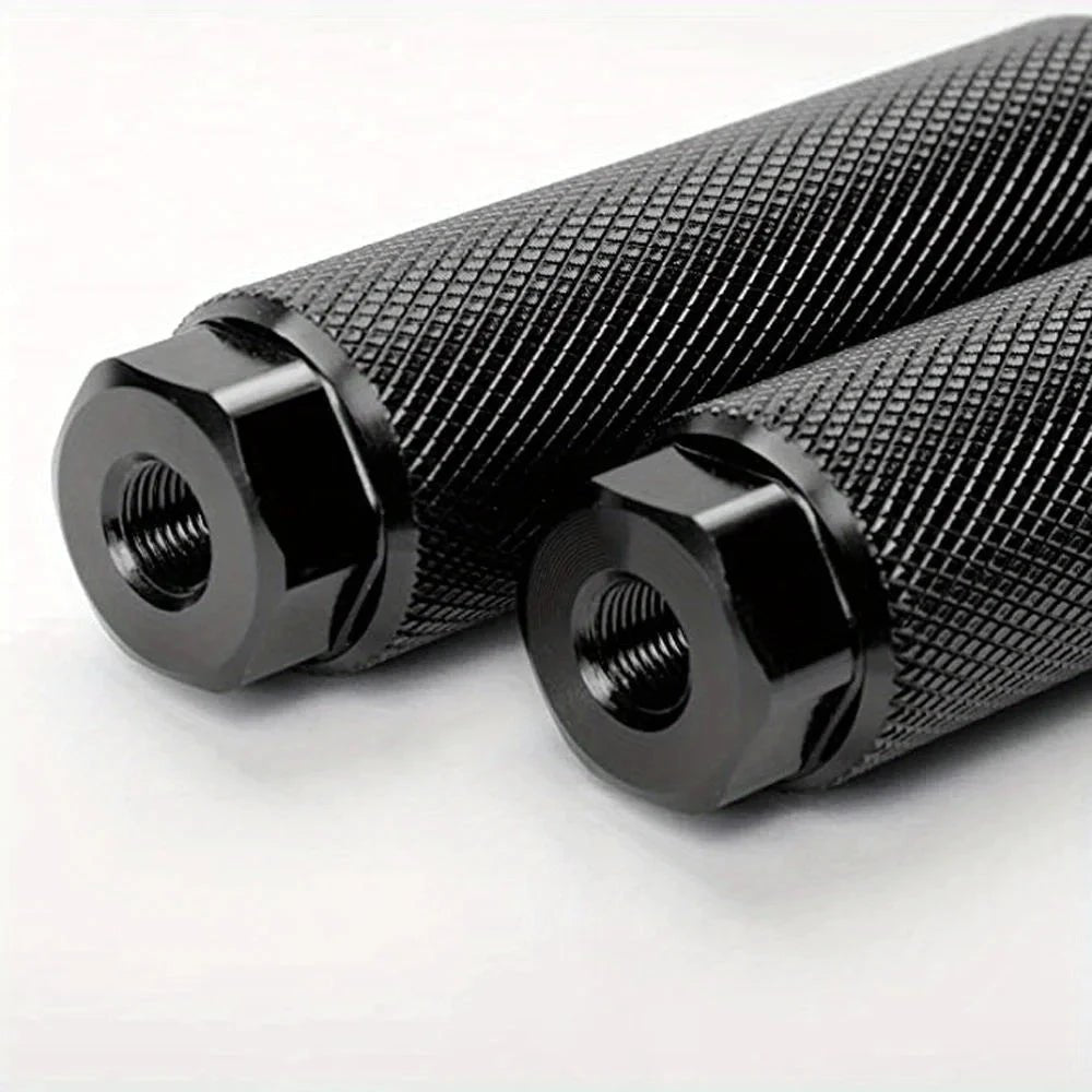Anti - slip upgraded BMX bike pedals, wear - resistant and anti - slip footrests, mountain bike off - road pedals. MANDOTOS