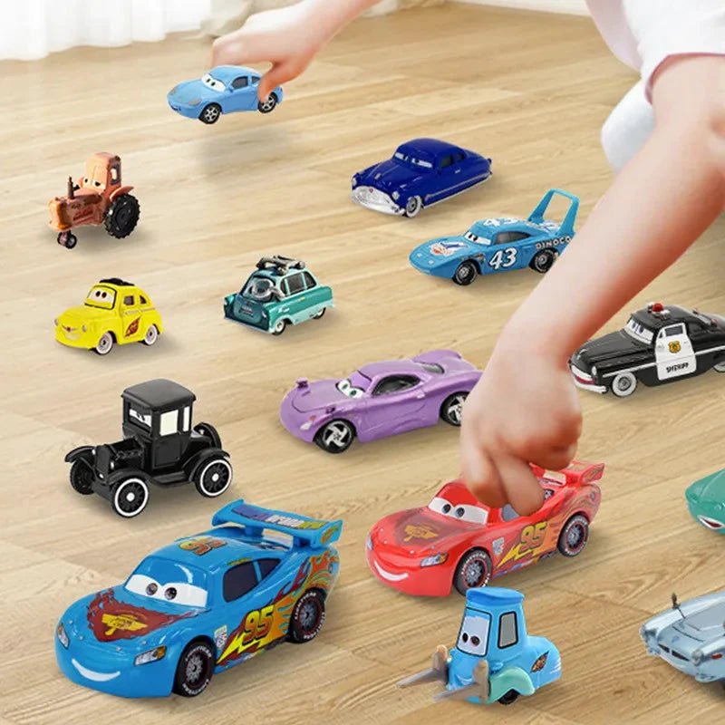 Mandotos Disney Pixar Cars 1 55 Metal Alloy Diecast Toy Car Set Lightning McQueen Mater Jackson Storm The King Nine fingers Store