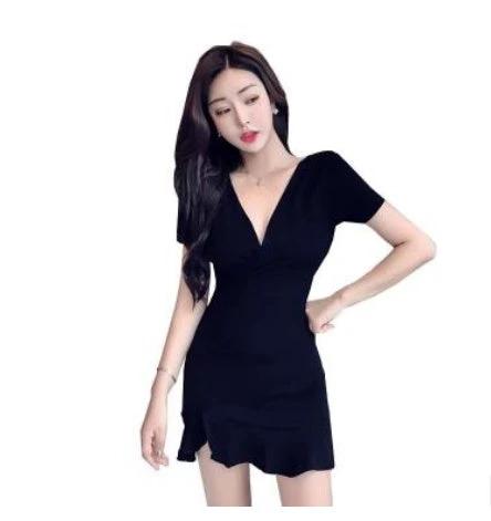 Mandotos V-neck bag hip high-waist slimming fish tail dress, stylish evening gown with elegant silhouette.