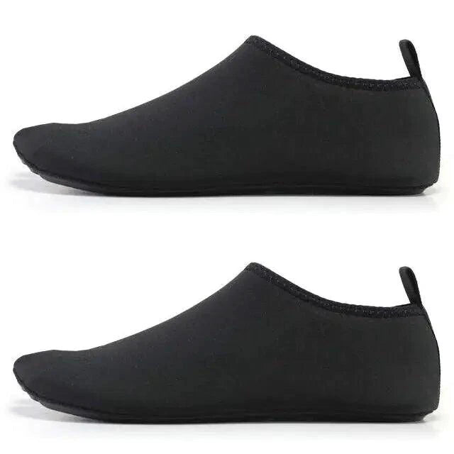 Mandotos AquaFlex unisex water shoes with quick-dry fabric, designed for beach, yoga, and swim activities.