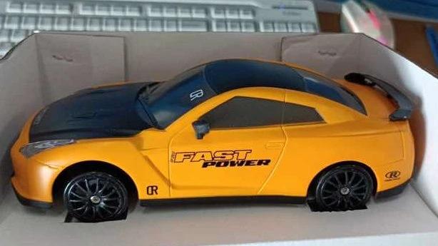 Mandotos 2.4G 4WD RC Drift Car toy, GTR model AE86 vehicle with remote control, ideal for children’s racing and Christmas gifts.