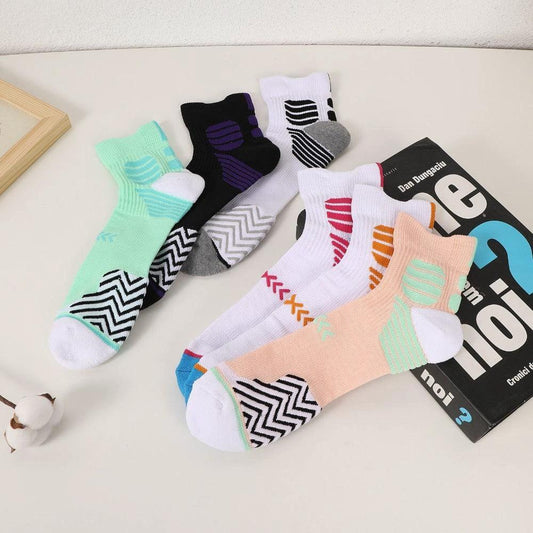 Mandotos trendy sports socks, 6 pairs of moisture-wicking ankle socks ideal for running and hiking activities.