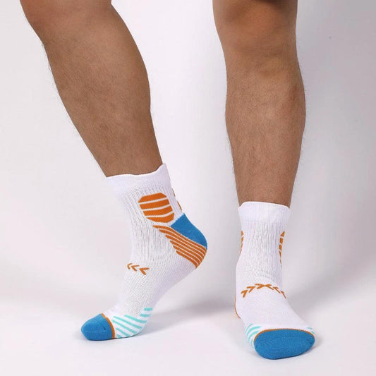 Mandotos trendy sports socks, 6 pairs of moisture-wicking ankle socks designed for running and hiking activities.