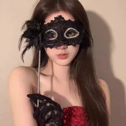 Mandotos International lace half-face masquerade mask with gothic design, elegant and sexy for fancy dress and Halloween events.