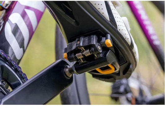 Mandotos ONIRII PD-06 carbon lock pedals for cycling, lightweight with secure clip-in design, ideal for performance biking.