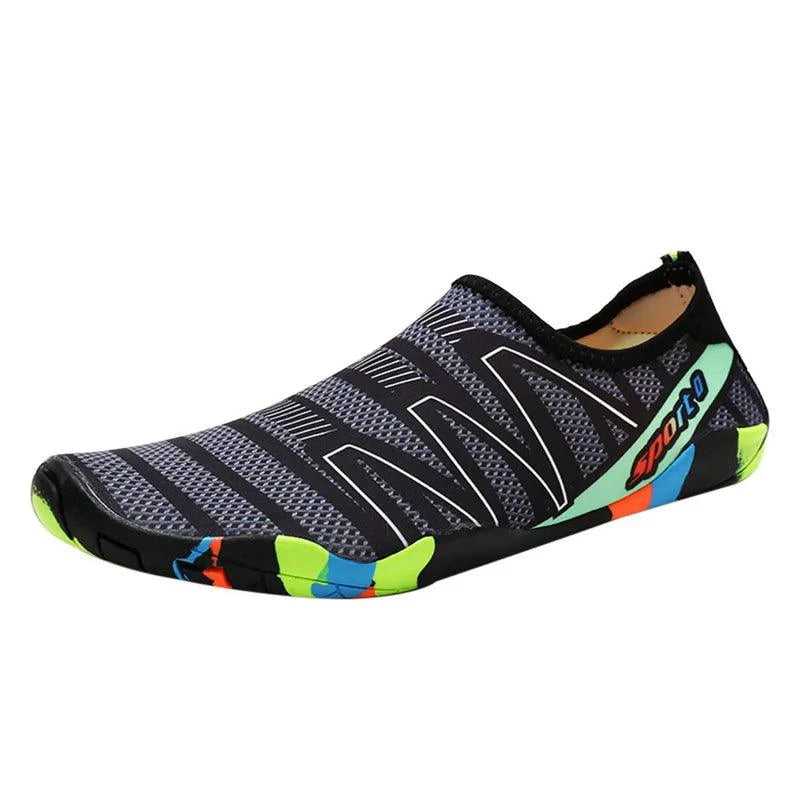 Mandotos unisex swimming shoes with lightweight, quick-drying design, perfect for water activities and beach outings.
