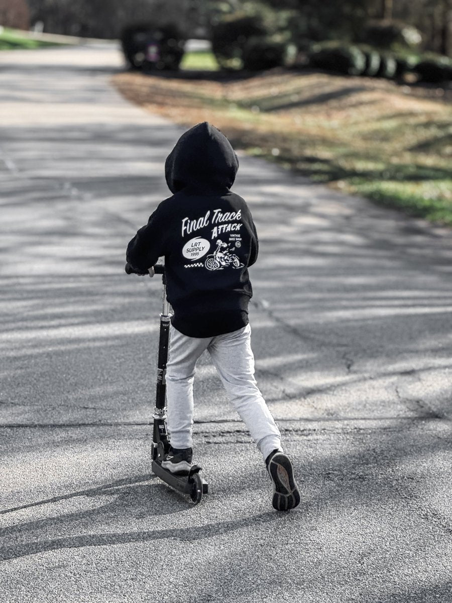 SUDADERA CON CAPUCHA THE FINAL TRACK ATTACK - NEGRO RECICLADO