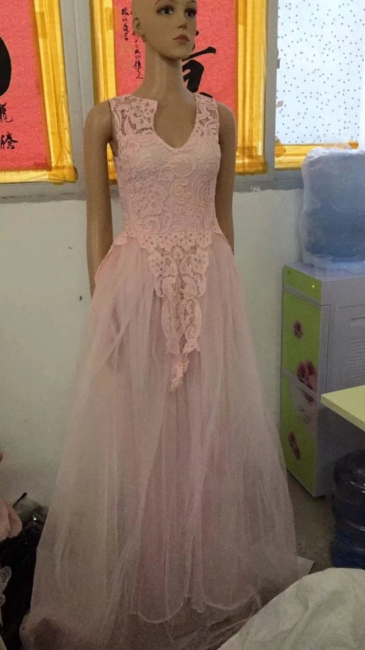 Sleeveless Floral Lace Wedding Dress - Romantic Bridal Gown with Flower Appliqués MANDOTOS