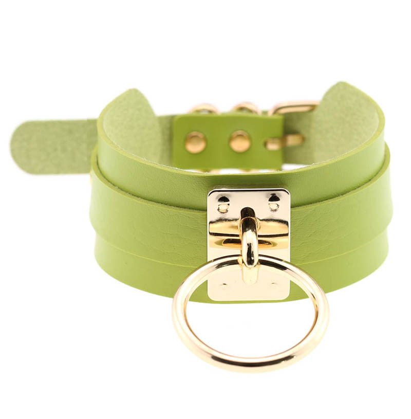 Green leather wrap collar choker with gold-tone buckle and ring, women's fashion neckband