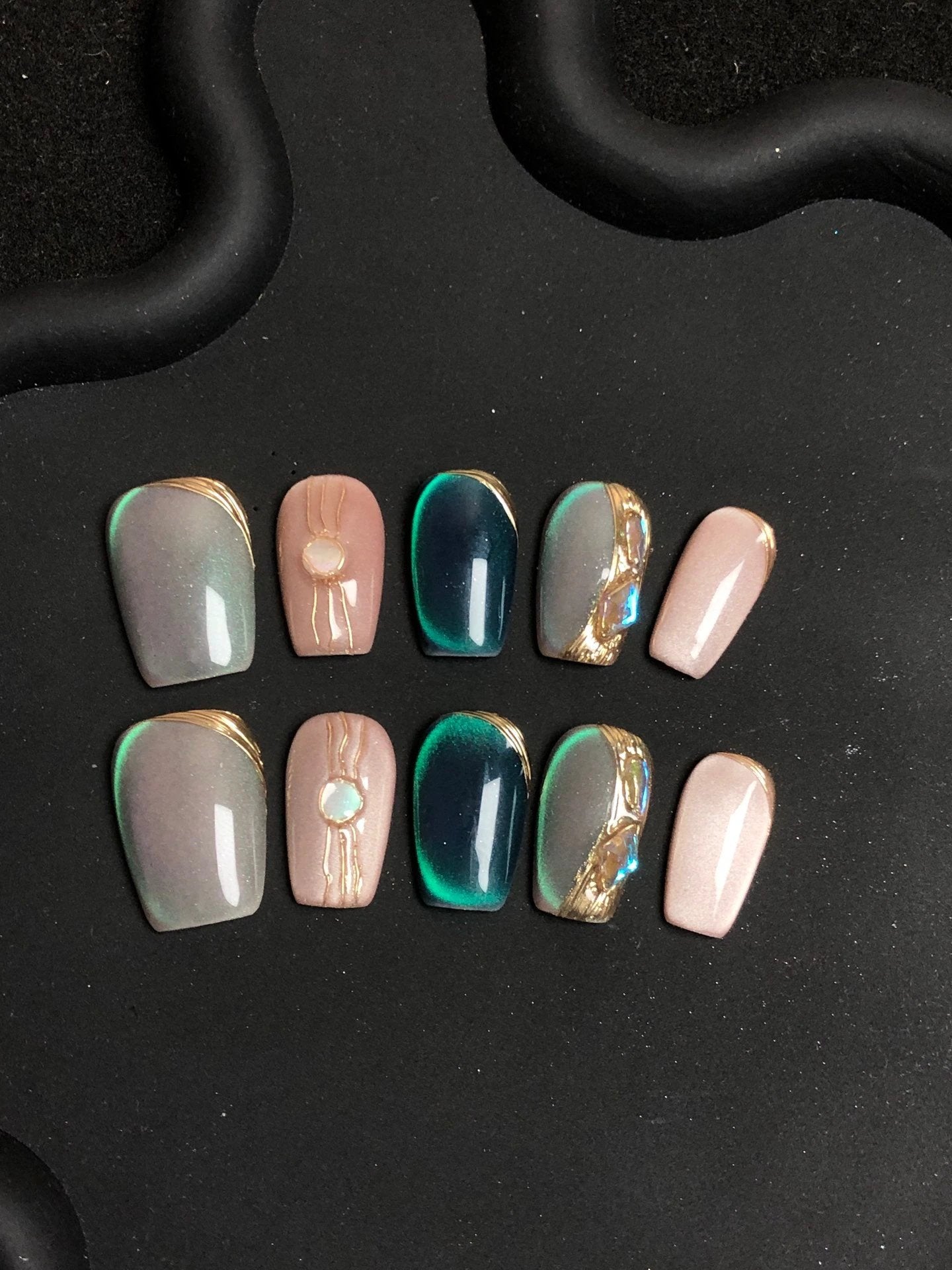 10 PCS Handmade Press-On Nails - Chic & Reusable Designs - MANDOTOS