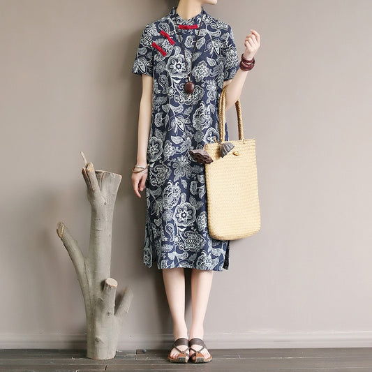 Mandotos International retro floral cotton dress with side slit, featuring a vibrant floral pattern and classic fit.