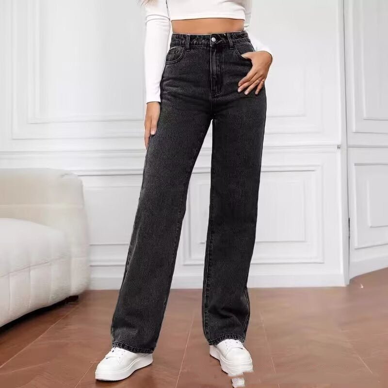 Women's high-waist straight jeans in black denim, paired with a white top and sneakers
