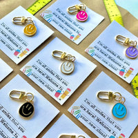 Cross-border e-commerce alloy color dripping smiley face keychain electroplated gold irregular expression bag pendant accessories