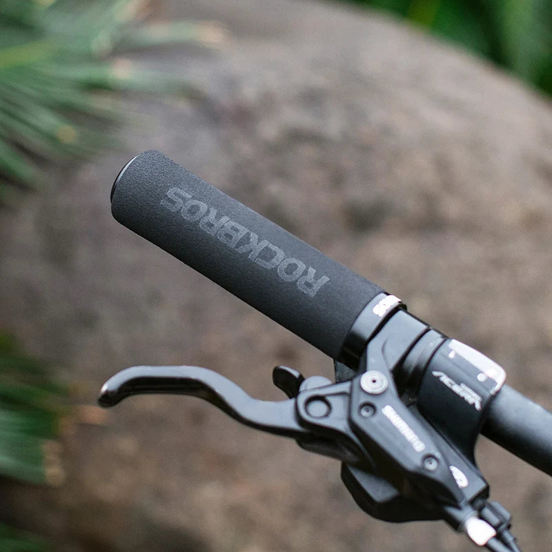 ROCKBROS Cycling Grips Anti-skid Shockproof Silicone Sponge Handlebar Grips MTB Road Bike Grips Ultraight Cycling Handlebars
