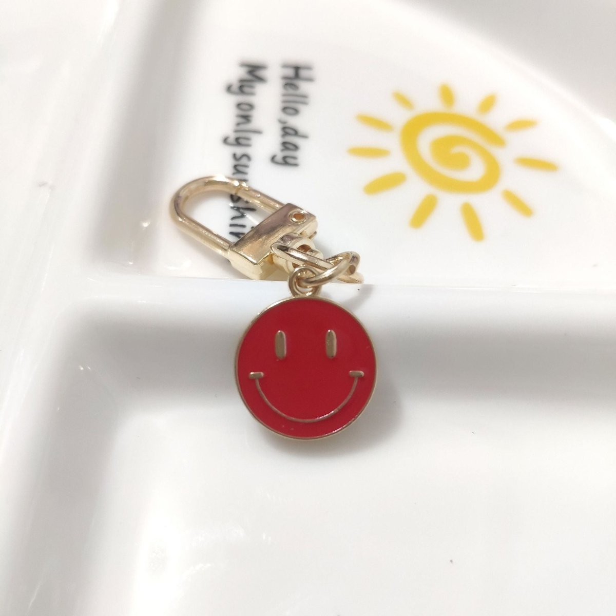 Cross-border e-commerce alloy color dripping smiley face keychain electroplated gold irregular expression bag pendant accessories - MANDOTOS INTERNATIONAL