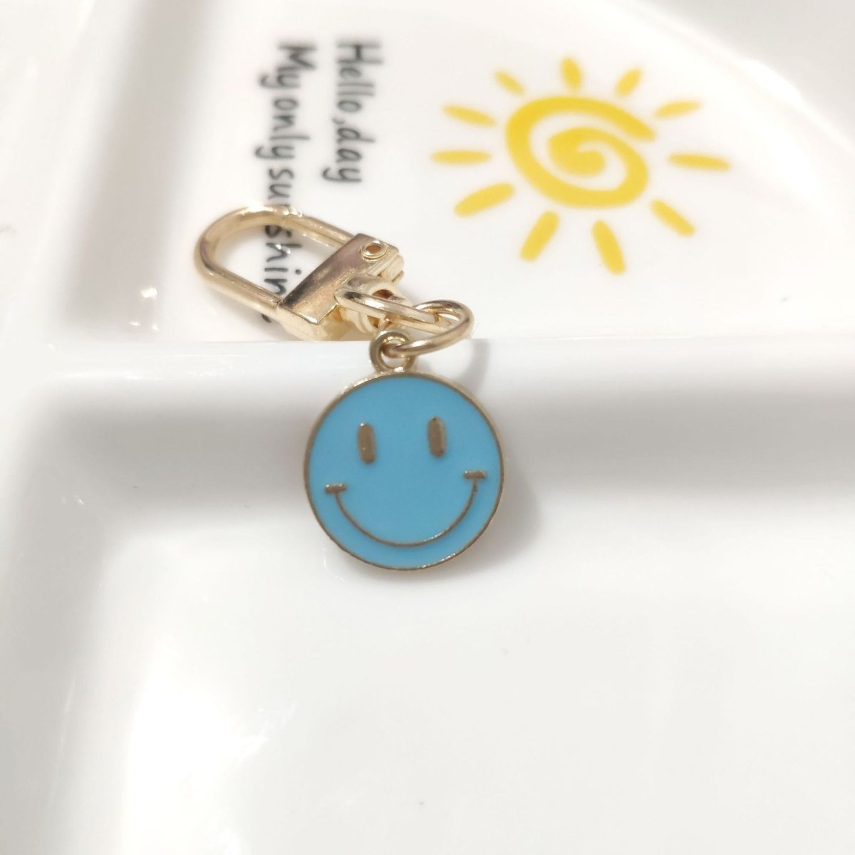 Cross-border e-commerce alloy color dripping smiley face keychain electroplated gold irregular expression bag pendant accessories - MANDOTOS INTERNATIONAL