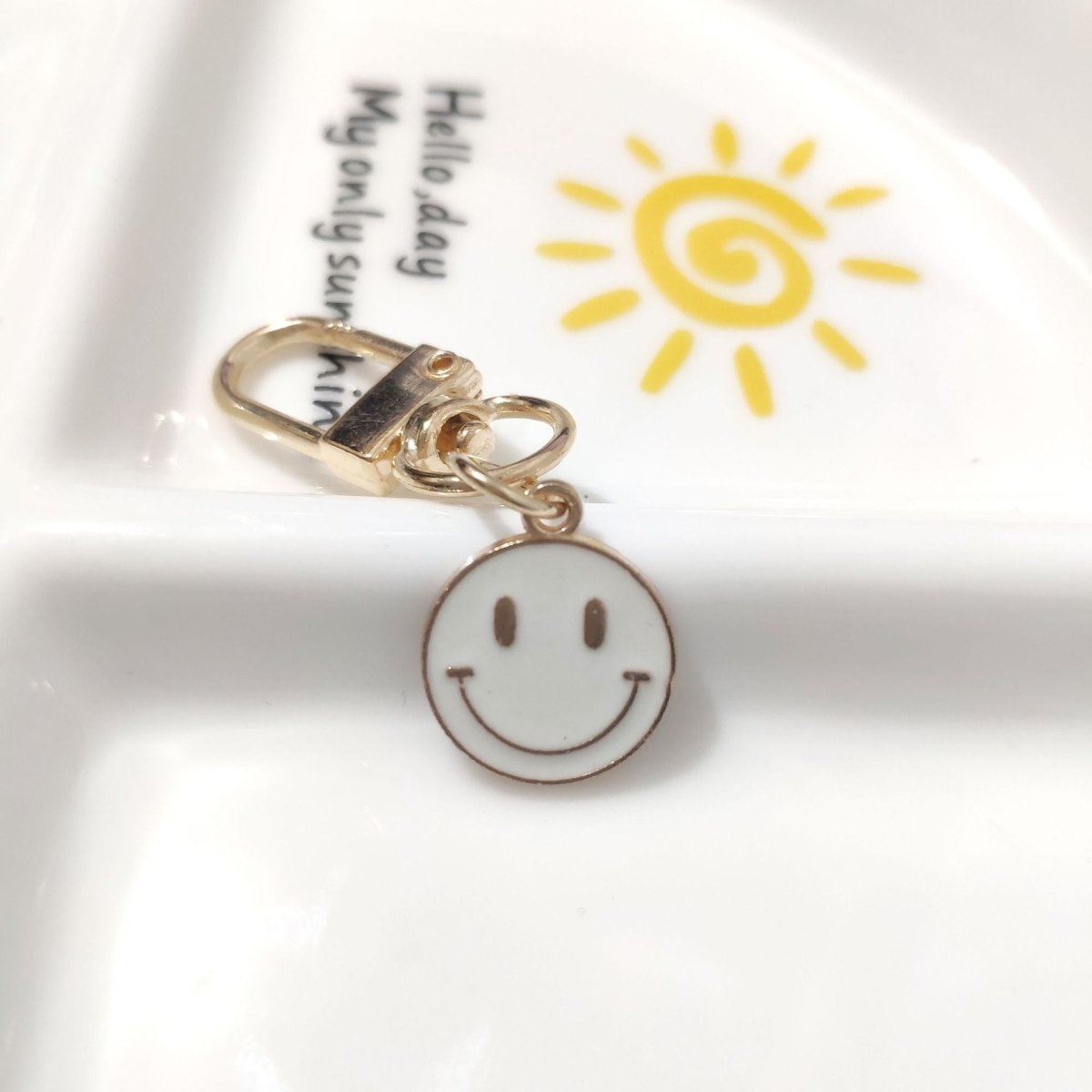 Cross-border e-commerce alloy color dripping smiley face keychain electroplated gold irregular expression bag pendant accessories - MANDOTOS INTERNATIONAL
