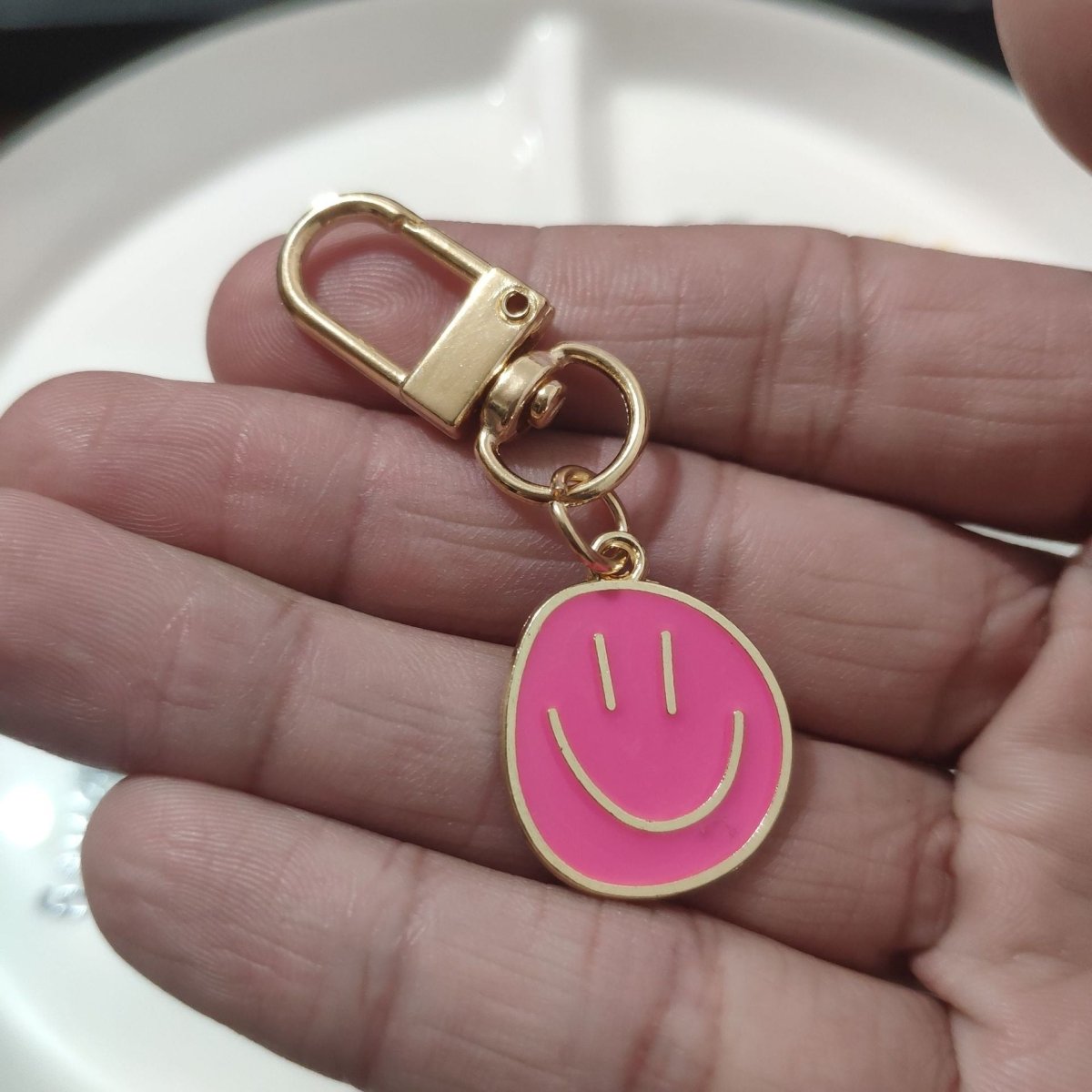 Cross-border e-commerce alloy color dripping smiley face keychain electroplated gold irregular expression bag pendant accessories - MANDOTOS INTERNATIONAL