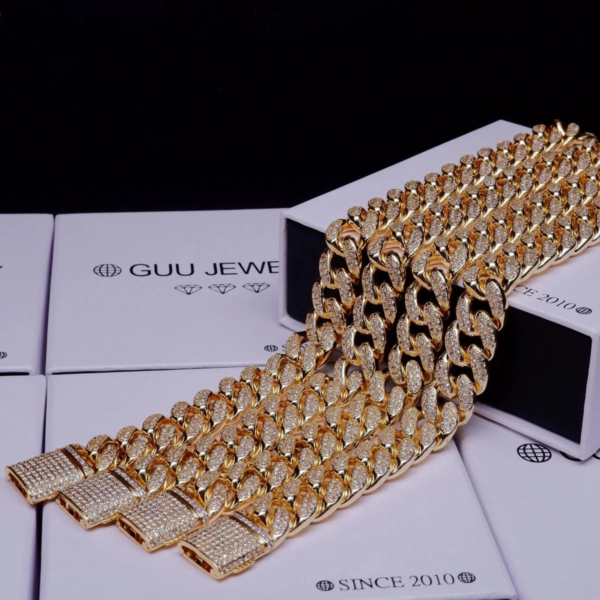 Gold Shine Iced Cuban Chain - MANDOTOS