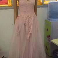 Sleeveless Floral Lace Wedding Dress - Romantic Bridal Gown with Flower Appliqués MANDOTOS