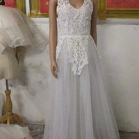 Sleeveless Floral Lace Wedding Dress - Romantic Bridal Gown with Flower Appliqués MANDOTOS