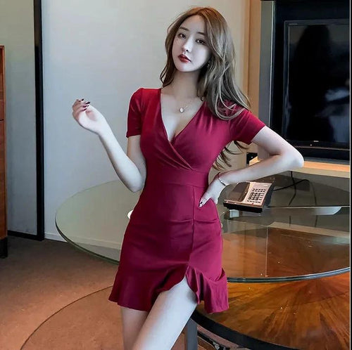 Mandotos V-neck bag hip high waist slimming fish tail dress, elegant evening dress with fitted silhouette and flowing hem.