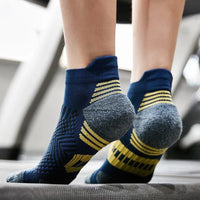 Mandotos 3-pair athletic sports socks with towel bottom, non-slip grip, quick-drying fabric, ideal for running, basketball, and training.