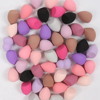 Set of MANDOTOS beauty sponges and foundation mixing puffs in various sizes, ideal for flawless makeup application.