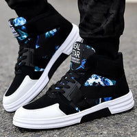 Mandotos camouflage high-top lace-up shoes with rugged design and durable sole, ideal for casual and outdoor wear.
