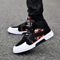 Mandotos camouflage high-top lace-up shoes with rugged design and durable material, featuring a stylish military-inspired pattern.