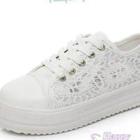 Mandotos women's canvas shoes featuring a casual, stylish design with white laces and a comfortable sole.