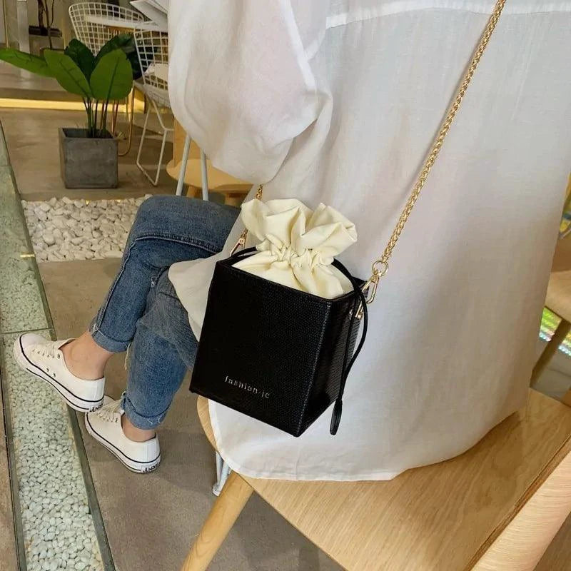 Chic Alligator Pattern Bucket Bag - MANDOTOS