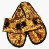 Mandotos chic flat sandals for women with minimalist design, featuring smooth straps and comfortable flat soles.