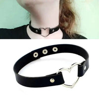 Mandotos chic leather collar with stylish design, adjustable buckle, and smooth finish for dogs or cats.