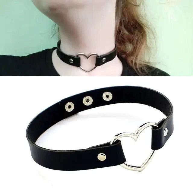 Mandotos chic leather collar with stylish design and adjustable fit, perfect for fashionable pets.