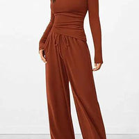 Mandotos chic long-sleeve trousers set featuring a stylish top and matching pants for a modern, sophisticated look.