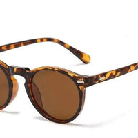 Mandotos chic round UV-block sunglasses with black frames and dark lenses for stylish sun protection.