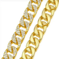 Mandotos Clyde Elegance gold bracelet featuring sleek design and polished finish, perfect for stylish accessorizing.