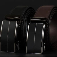 Mandotos contemporary leather belt with sleek design and smooth finish, featuring a classic buckle for everyday style.