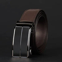 Mandotos contemporary leather belt with sleek design and adjustable buckle, ideal for casual or formal wear.