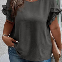 Mandotos Curvy Samantha Blouse in vibrant fabric, featuring a stylish neckline and comfortable fit for curvy women.