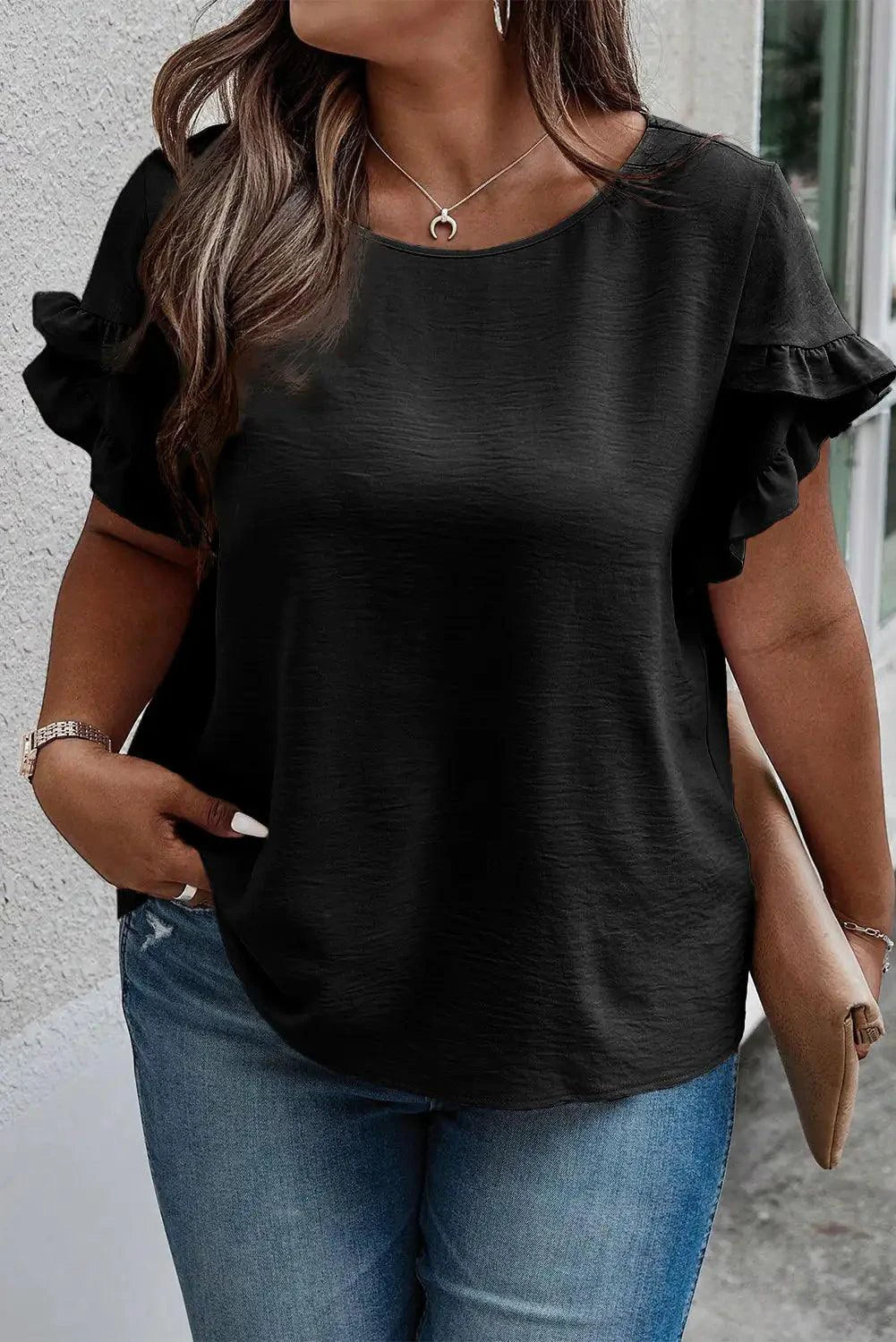 Mandotos Curvy Samantha Blouse in vibrant fabric, featuring a stylish neckline and comfortable fit for curvy figures.