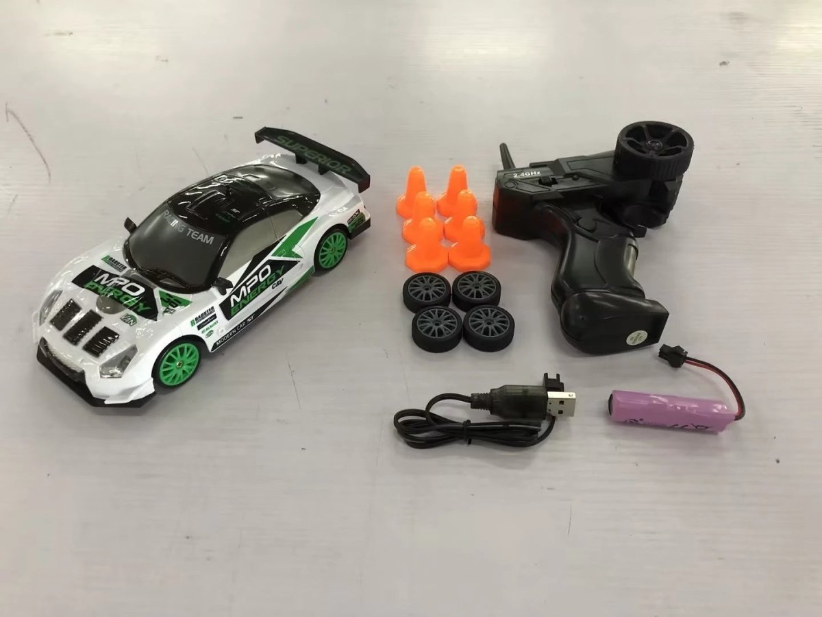 Mandotos 4WD 2.4G RC Drift Car GTR model AE86 remote control racing toy for children, suitable for Christmas gifts.