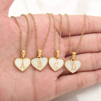 Mandotos 26-letter heart-shaped necklace with white shell love pendant on a delicate clavicle chain for women’s jewelry.