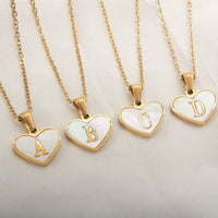 Mandotos white shell heart-shaped letter necklace with 26 customizable letters, delicate clavicle chain jewelry for women.