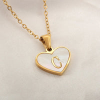 Mandotos white shell heart-shaped letter necklace with personalized 26-letter charm on a delicate clavicle chain for women jewelry.