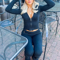 Mandotos women’s hoodie suit with zip-up long sleeve sweater and high-waist long pants, casual and comfortable leisure outfit.