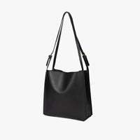 Mandotos eco-friendly vegan leather tote bag with stylish, sustainable design and spacious interior for everyday use.